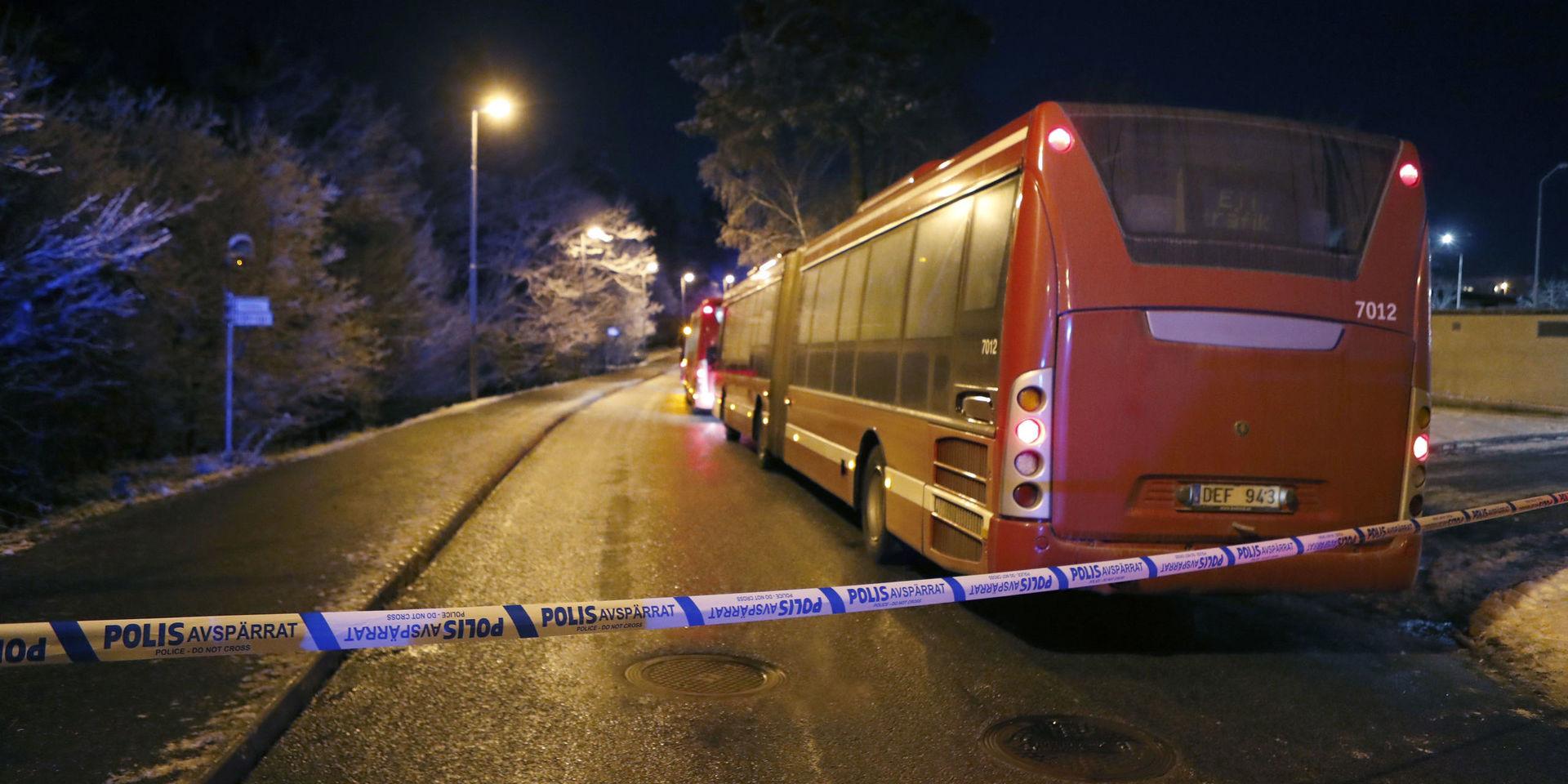 Två SL-bussar har frontalkrockat i Sollentuna, norr om Stockholm.
