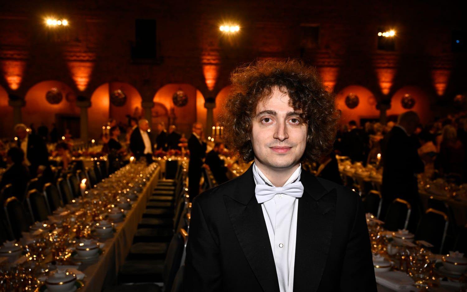 Kompositören Jacob Mühlrad i samband med att han ansvarade för underhållningen under Nobelbanketten i Stockholm i december förra året.