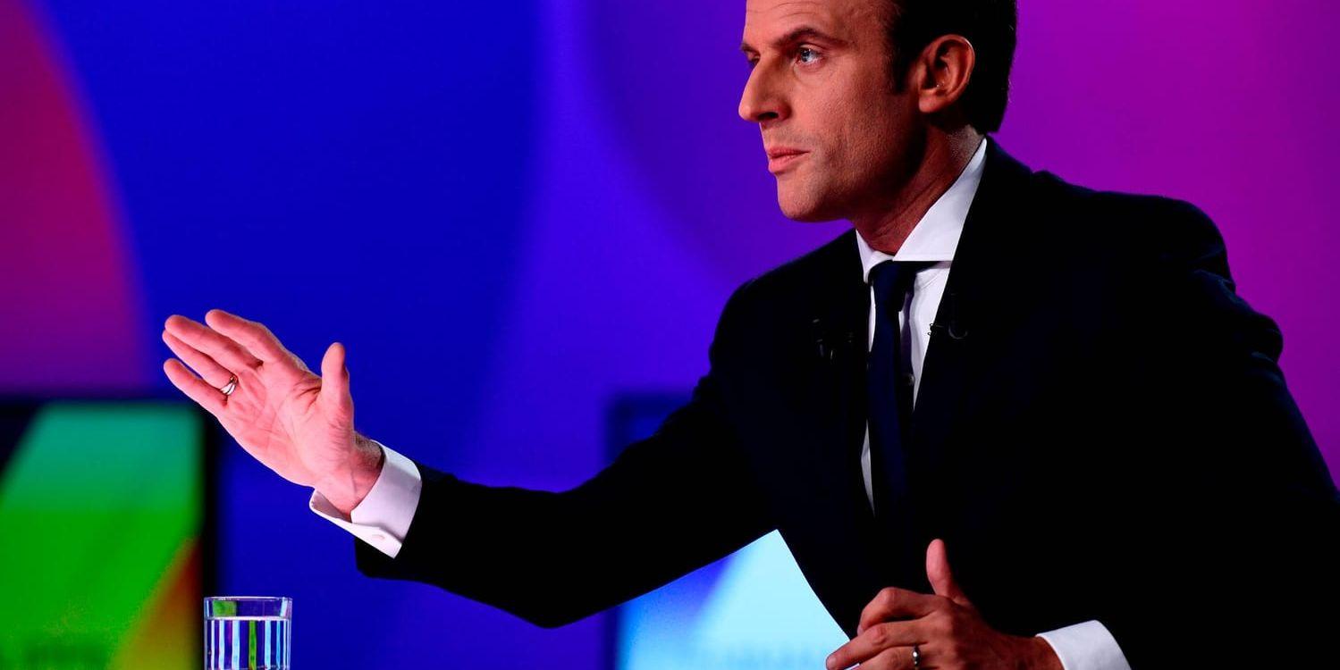 Opinionsledande Emmanuel Macron under den sista tv-utfrågningen inför Frankrikes presidentval.