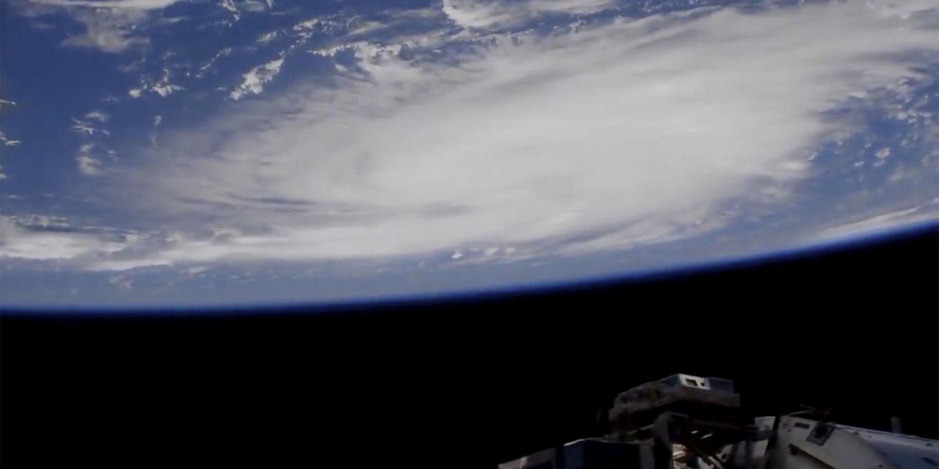 Dorian norr om Puerto Rico, fotograferad från rymdstationen ISS. Orkanen rör sig mot USA:s kust.