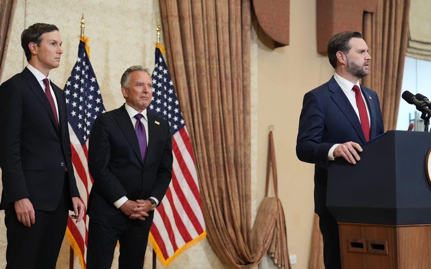 USA:s representanter i fredsförhandlingarna som hölls i pakistanska Islamabad för två veckor sedan, från vänster: president Trumps svärson Jared Kushner, affärsmannen och sändebudet Steve Witkoff och vicepresident JD Vance.