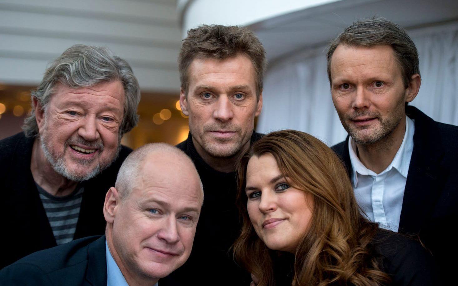 Skådespelarna Iwar Wiklander, Robert Gustafsson, Jens Hultén, Mia Skäringer och samt regissören Felix Herngren. Foto: TT.