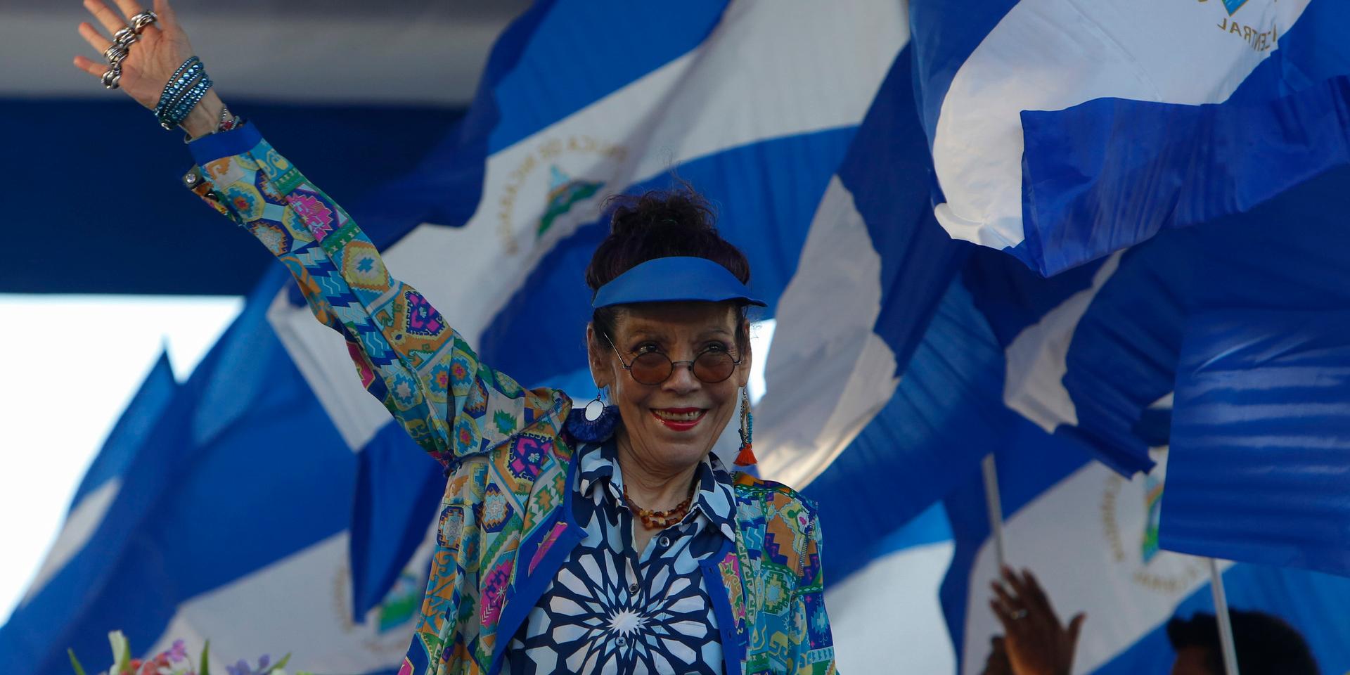 Nicaraguas vice president Rosario Musillo, som är gift med president Daniel Ortega, drabbas av sanktioner efter valet där maken valdes om. Arkivbild.