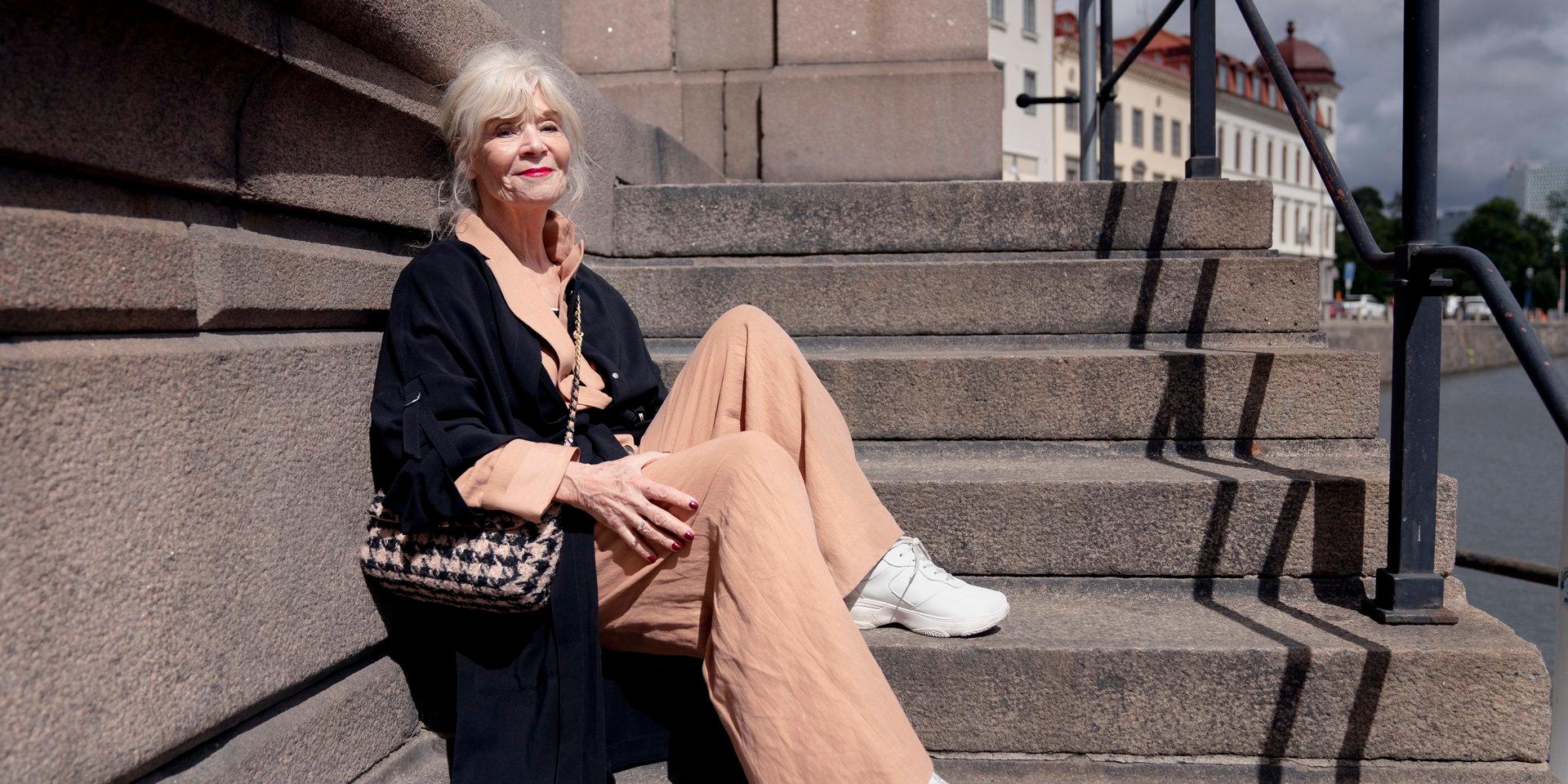 I höst har Mia Benson en av huvudrollerna i föreställningen ”Bara Astrid”, om Astrid Lindgren, på Kulturhuset Stadsteatern i Stockholm. 