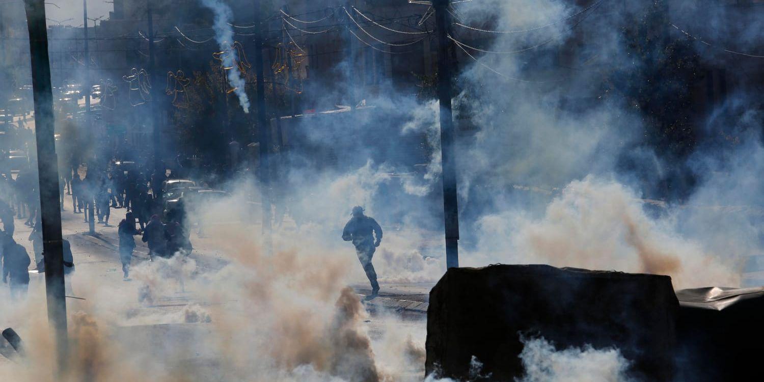 Tårgasröken låg tung över Betlehem på Västbanken på lördagen, under nya palestinska protester mot USA:s beslut att erkänna Jerusalem som Israels huvudstad.