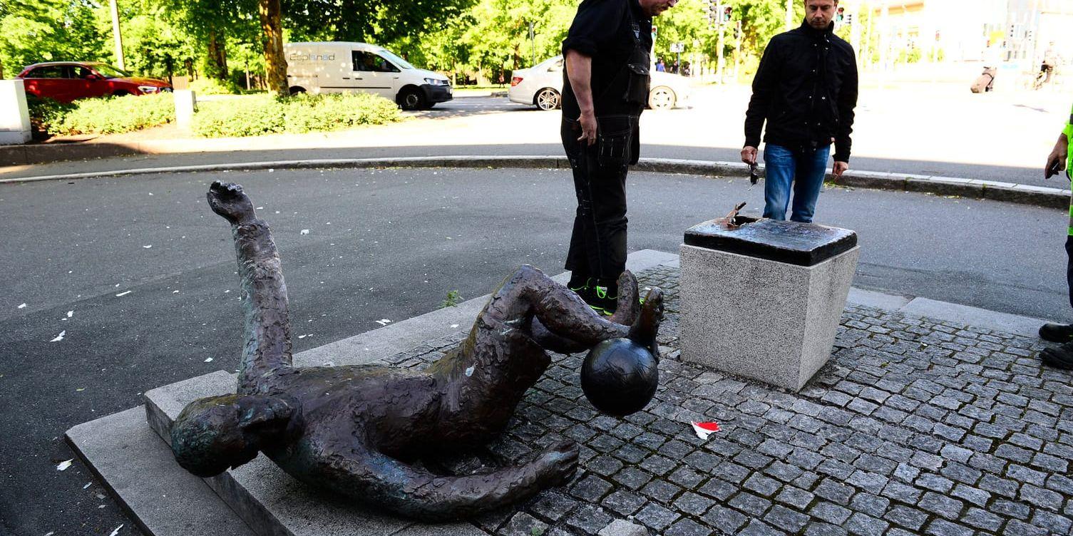 Gunnar Grens staty utanför gamla Ullevi har vandaliserats flera gånger. 