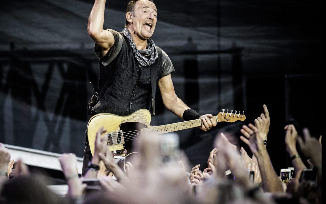 Bruce Springsteens fans har även de rasat över Ticketmasters dynamiska prissättningsmodell, vilken gett skyhöga priser till många av bossens kommande spelningar 2023. Springsteen själv försvarar beslutet att använda modellen.