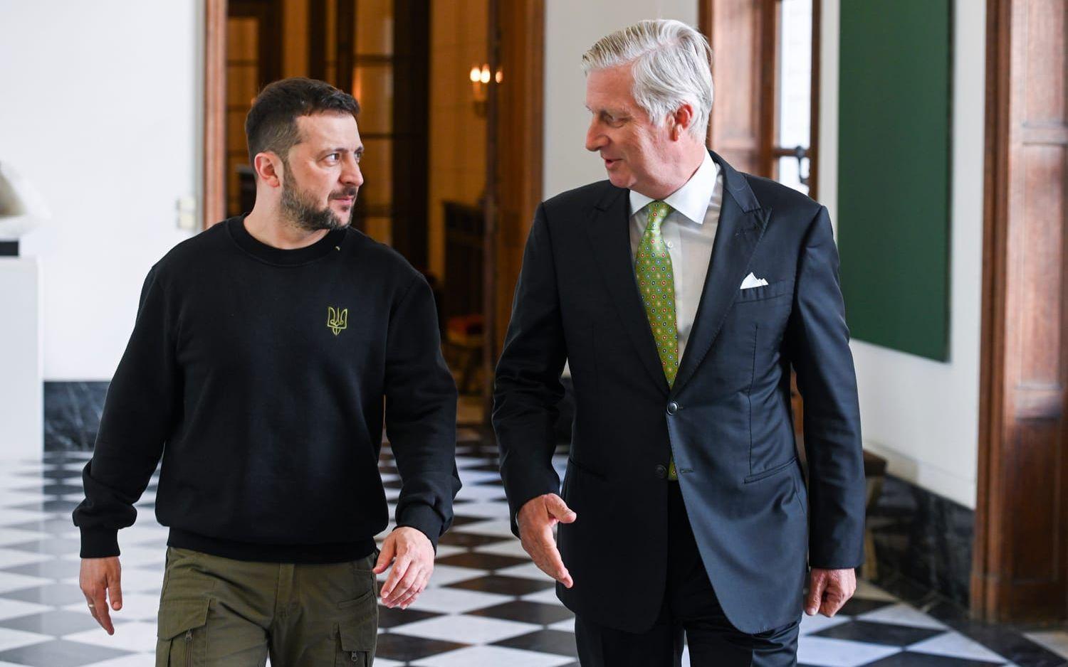 Ukrainas president Volodymyr Zelenskyj tillsammans med belgarnas kung Philippe under ett möte i Bryssel i maj 2024.