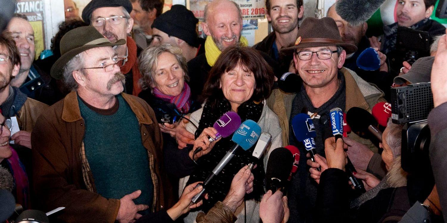Bybor och aktivister firar beslutet att skrota planerna på en ny flygplats i västra Frankrike.