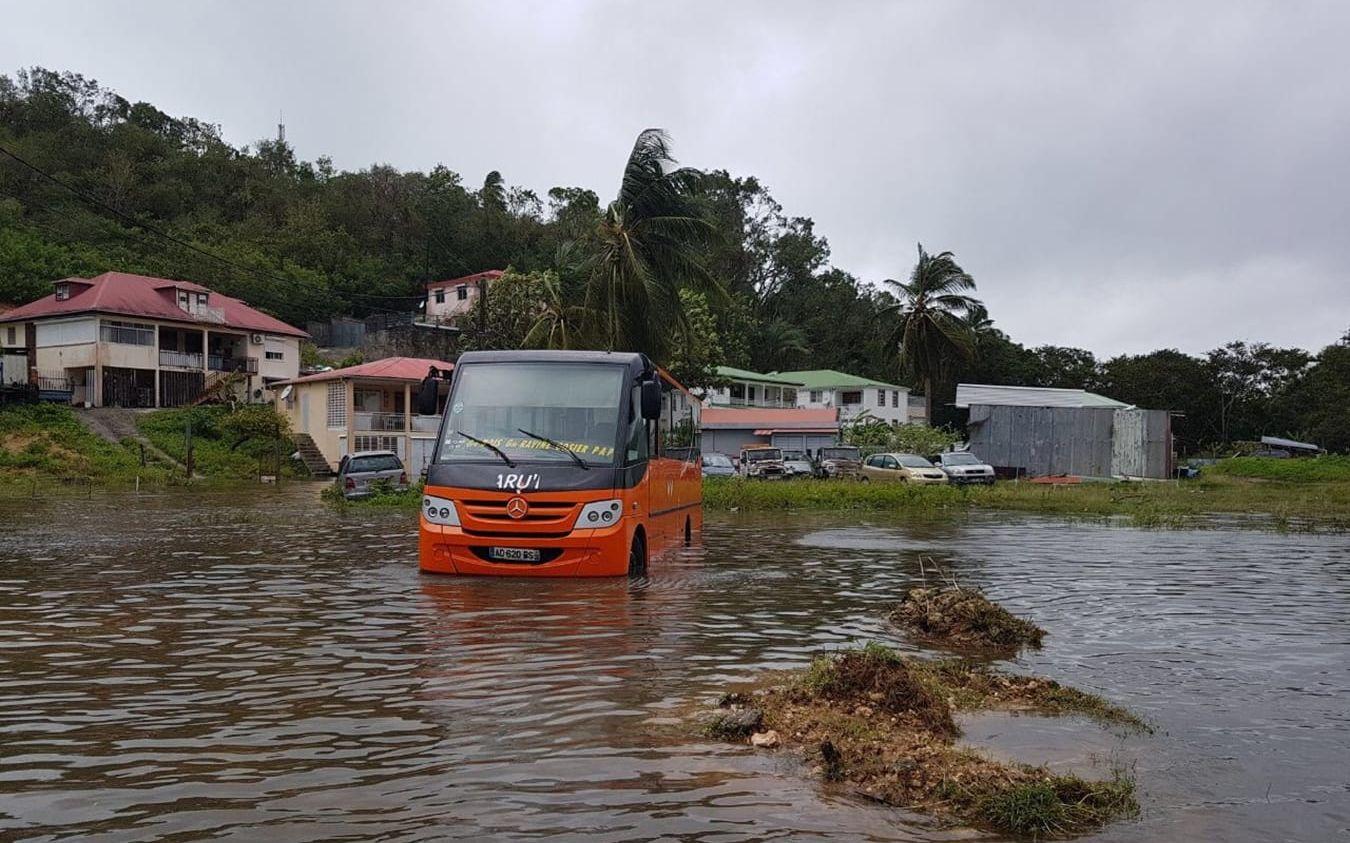 Maria har också orsakat flertalet översvämningar på ön. Foto: TT