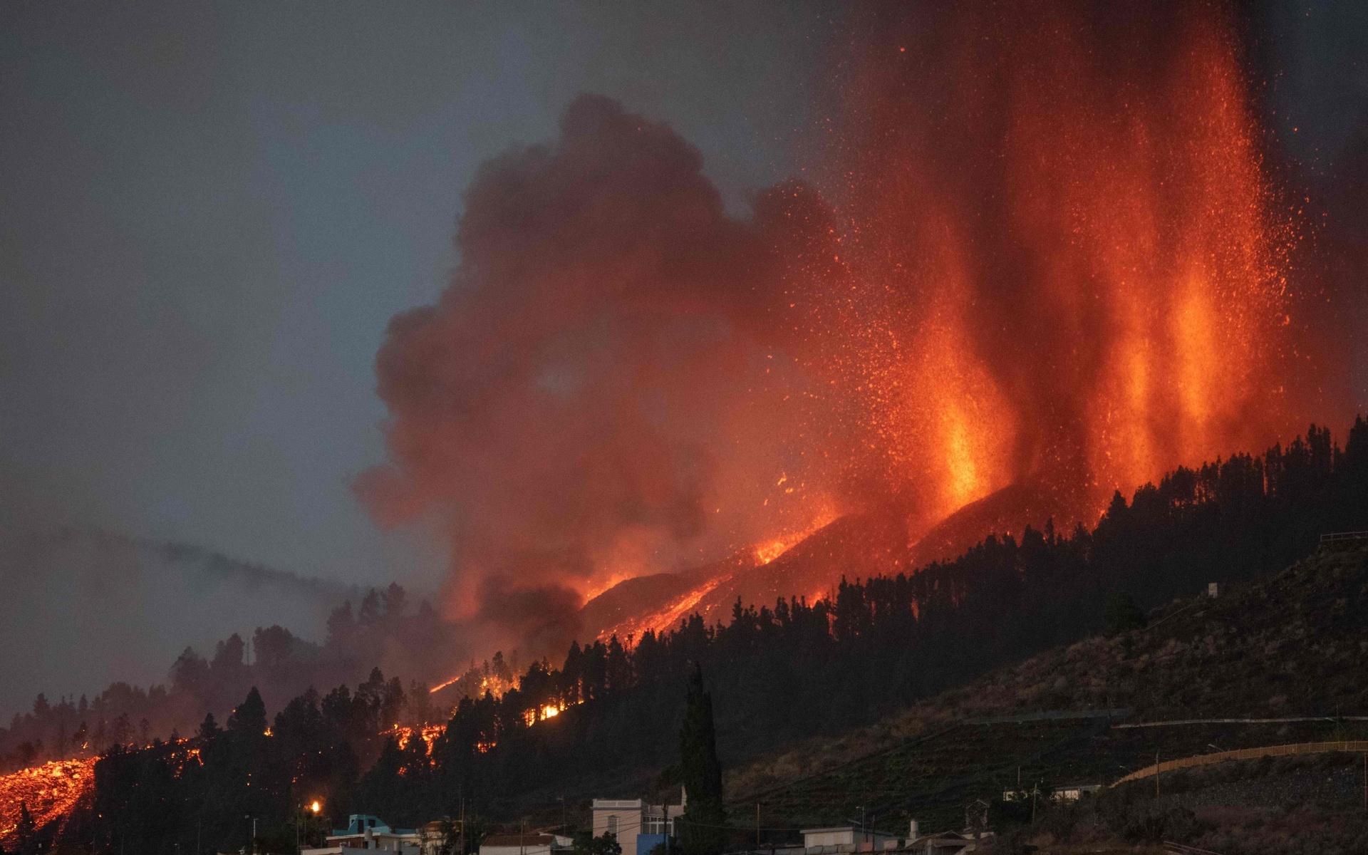 Lava sprutar efter vulkanutbrott. Bild: DESIREE MARTIN / AFP. 