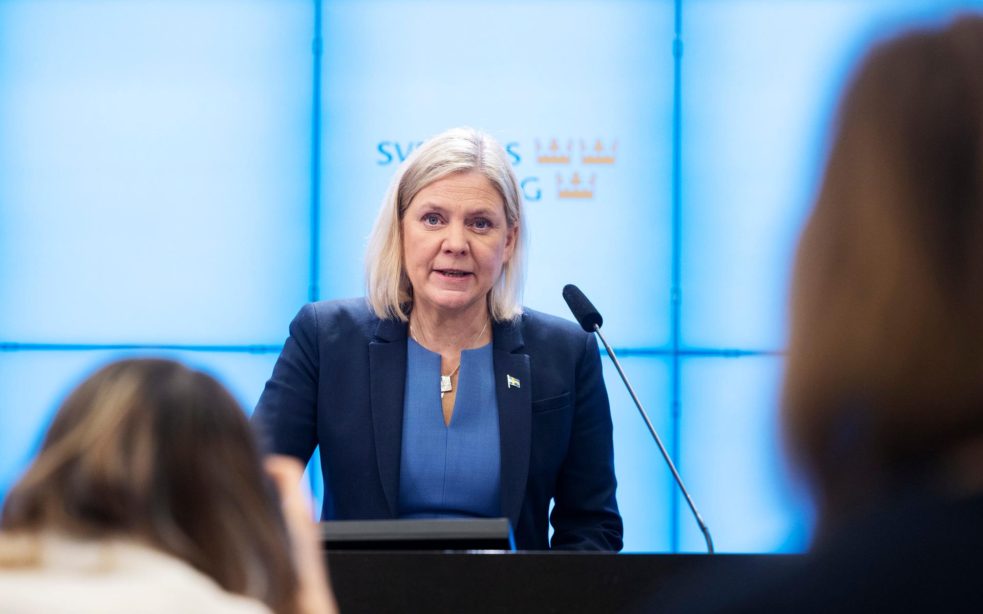 Magdalena Andersson håller sin första pressträff som statsminister. 