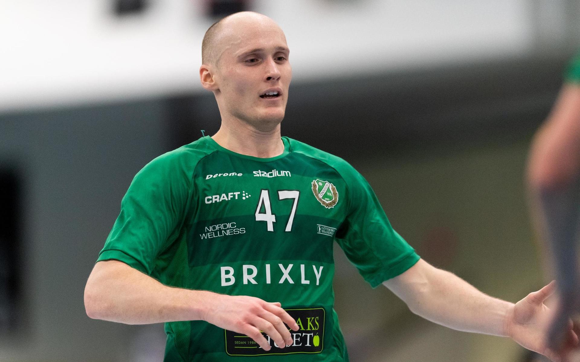 Andreas Berg har förlängt kontraktet med Önnered som värvat Brännberger från Sävehof.