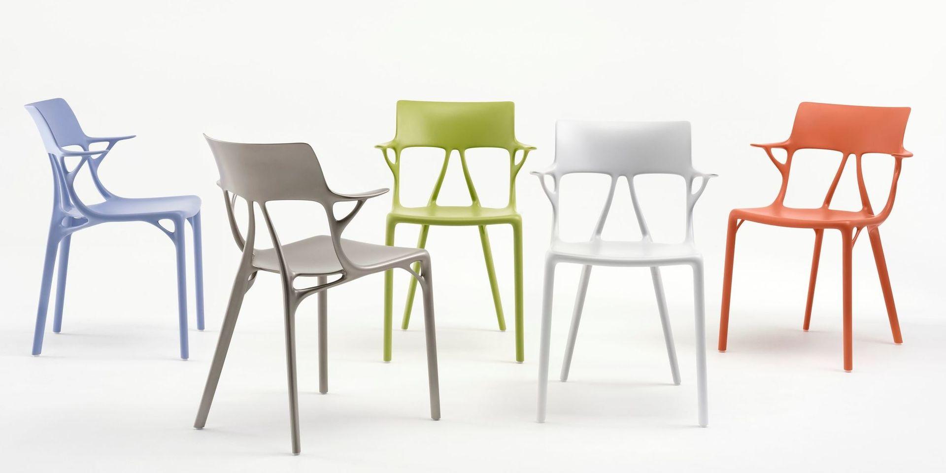 Intelligenta stolar. Philippe Starck har formgett allt från snirkliga rokokostolar i plast till världens mest exklusiva lyxyachter. Nu har han skapat världens första stol som bygger på AI-teknik.