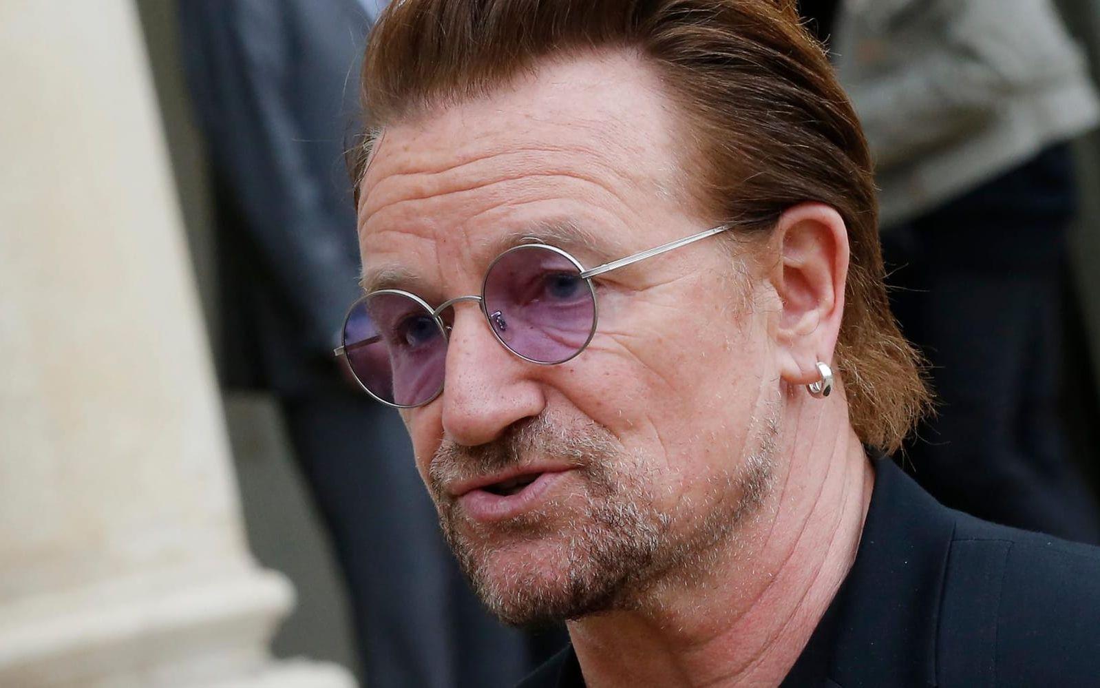Bono är en annan känd person som pekas ut i den nya läckan.
