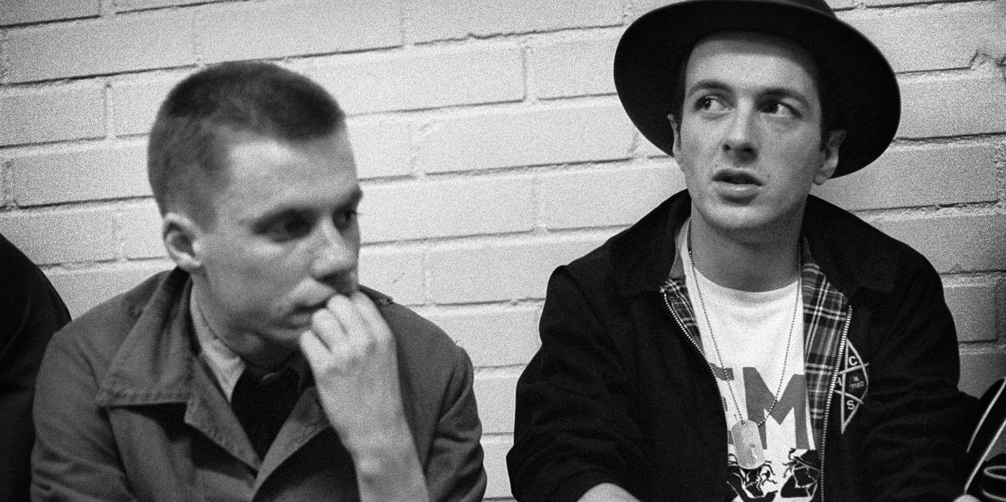 GP:s filmkritiker Mats Johnson fick som ende journalist en intervju backstage med Joe Strummer från The Clash när bandet spelat i Scandinavium 1980. &quot;Han var på ett strålande gott humör, men ville bara snacka om reggae och kommande singeln ”Bankrobber”&quot;.