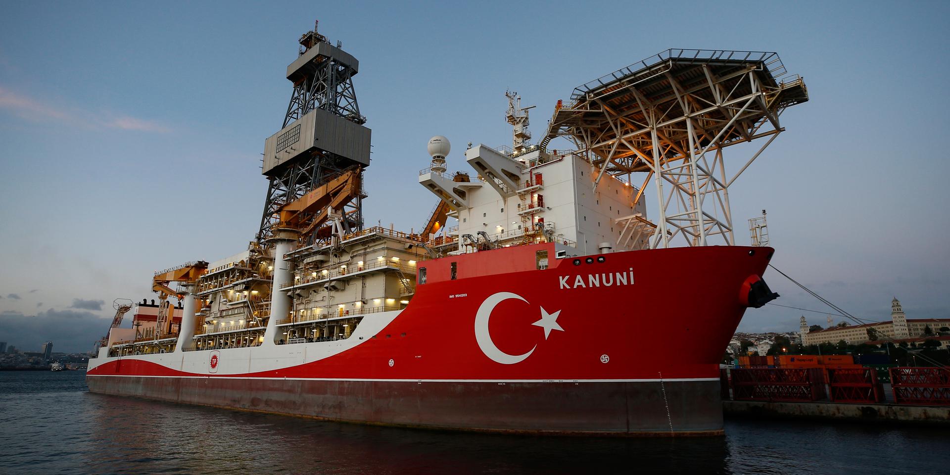 Ett av Turkiets fartyg, Kanuni, för provborrning efter gasfyndigheter. Arkivbild.
