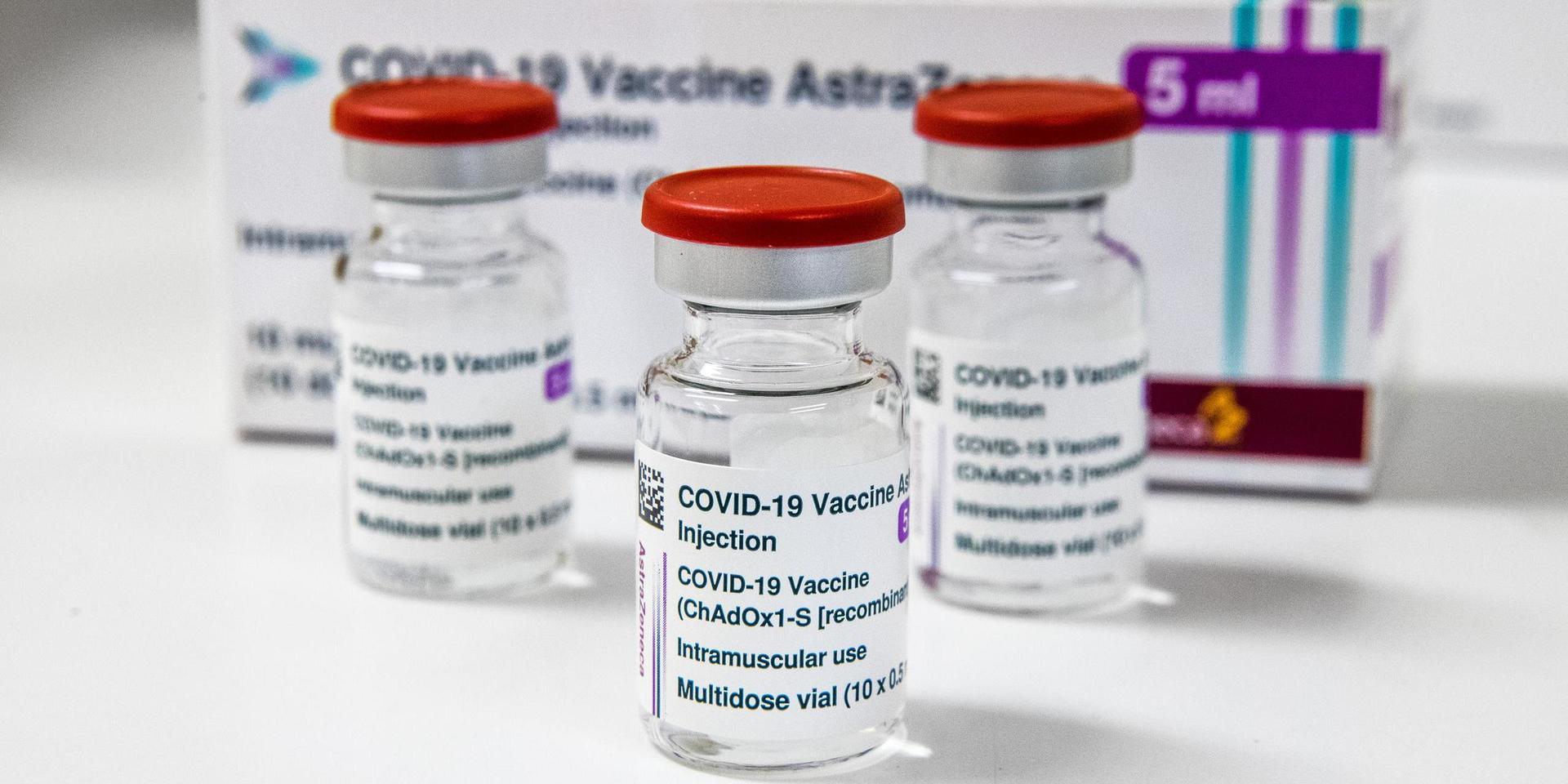 Astra Zenecas vaccin mot covid-19 är det enda som 65-plussare i region Stockholm nu kommer att få. Arkivbild.