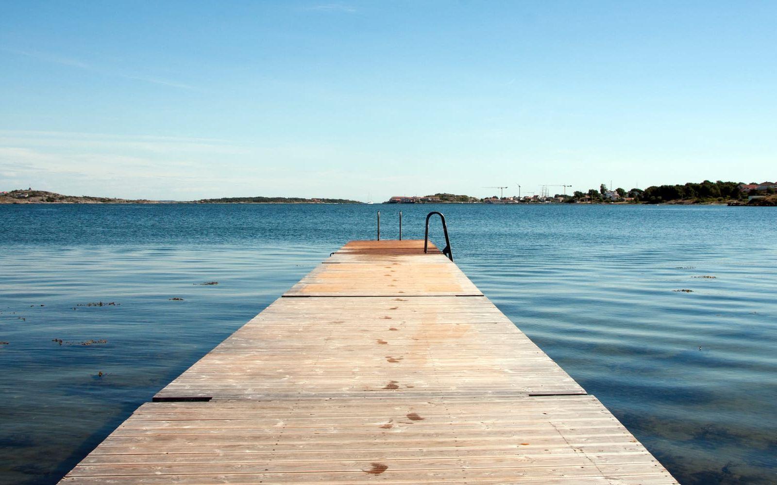
    Tjolmens badplats på södra Hälsö passade perfekt för ett morgondopp.
   