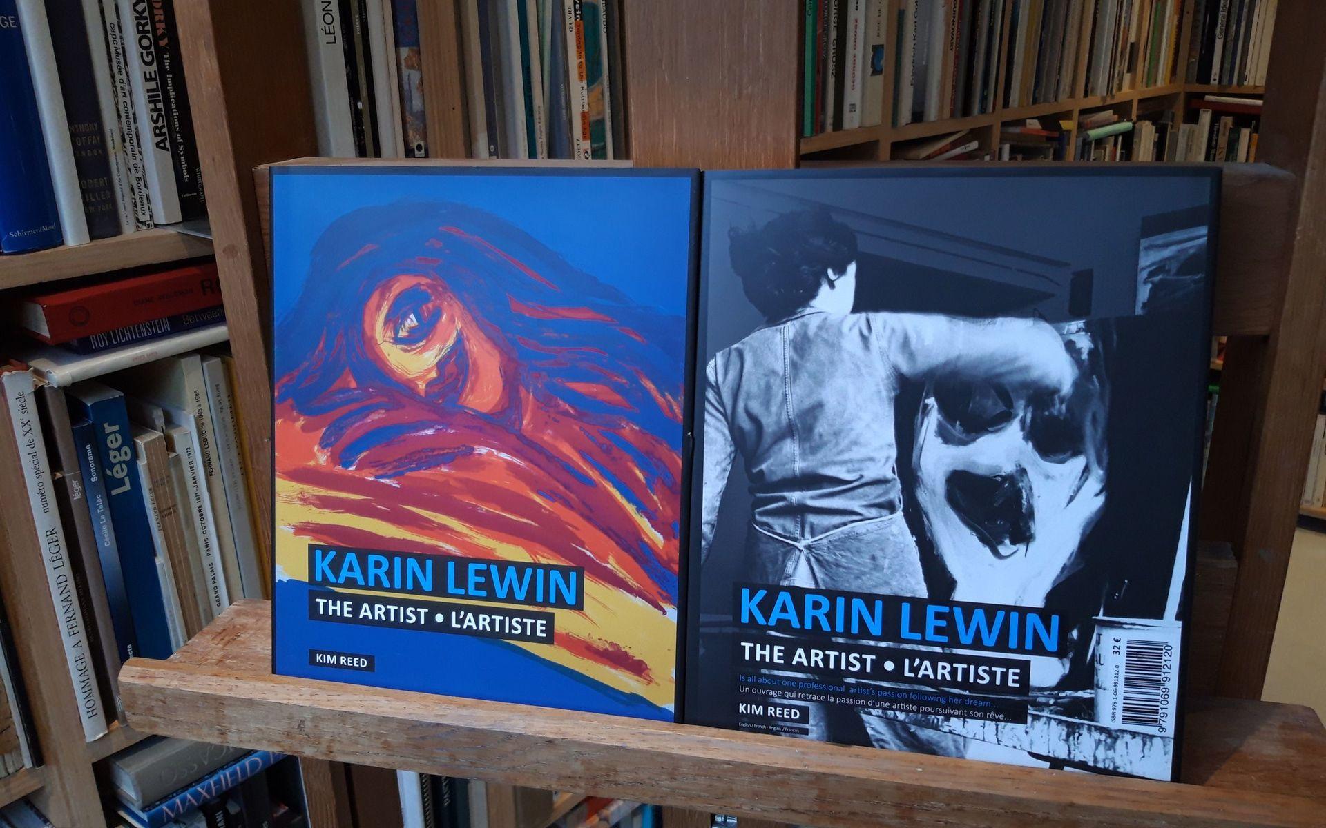 Karins nya bok säljs hos en rad bokhandlare i Paris.