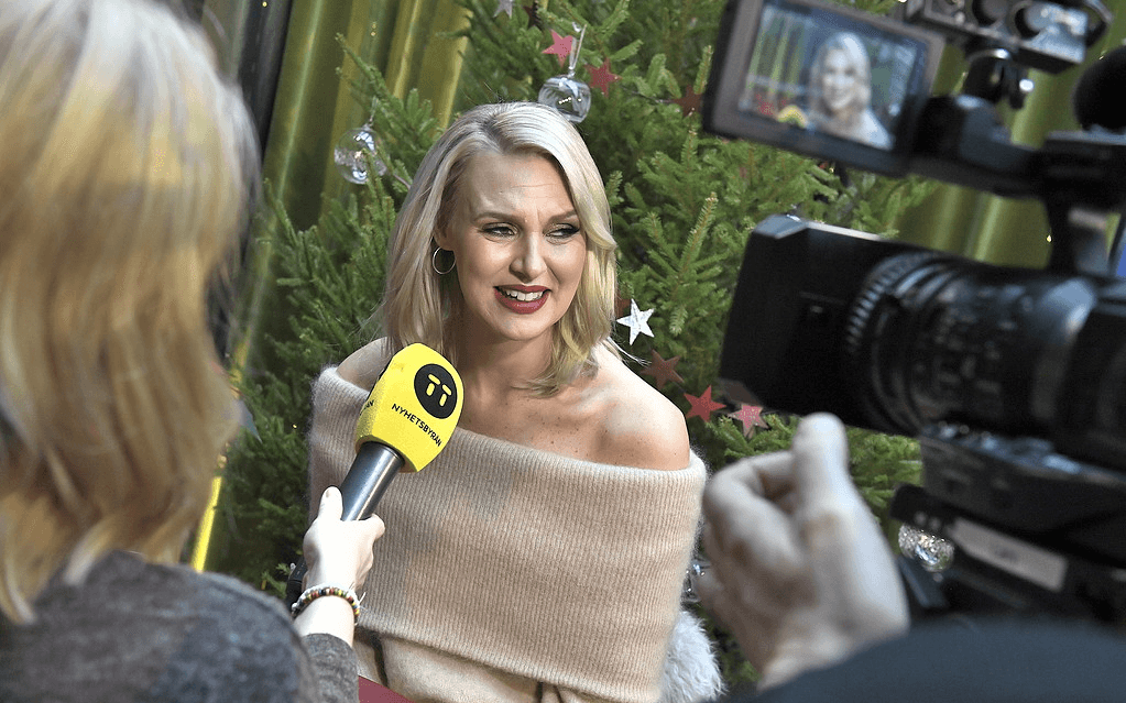 Sanna Nielsen är årets julvärd i SVT. Foto: TT.