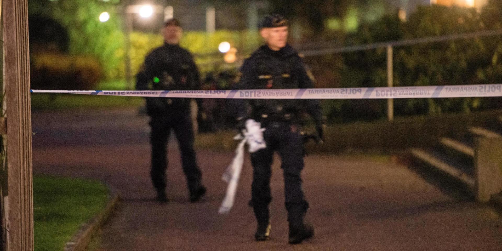 Stor polisinsats i Alingsås efter misstänkt knivskärning.
