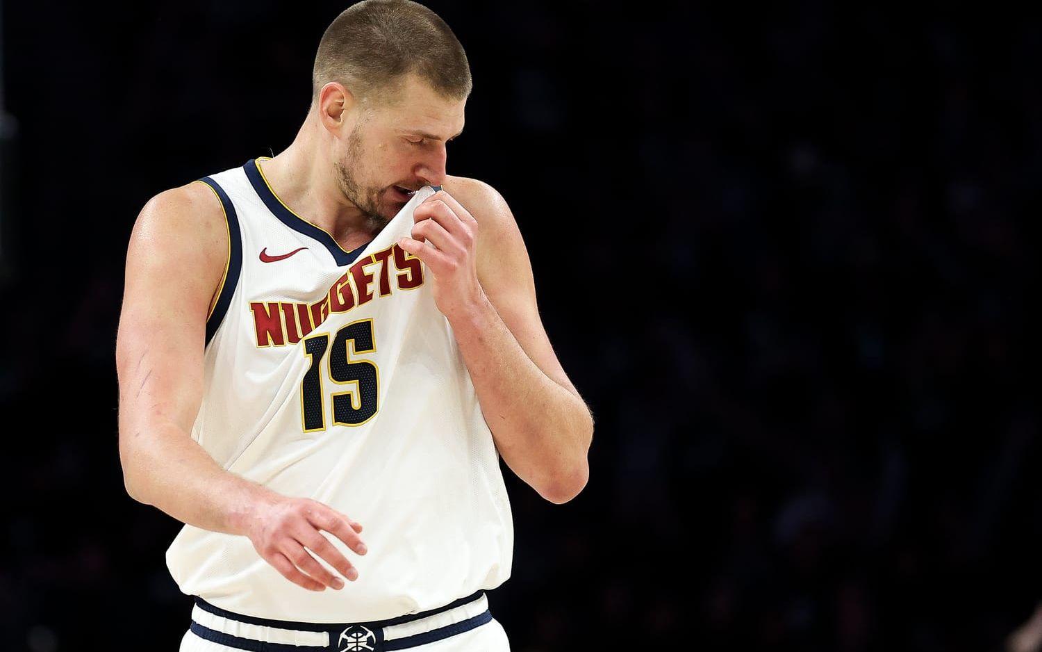 En besviken Nikola Jokic har spelat klart i NBA-slutspelet. 