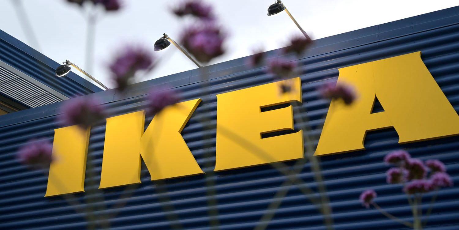 Ikea sänker åter priset på korv, efter en folkstorm.