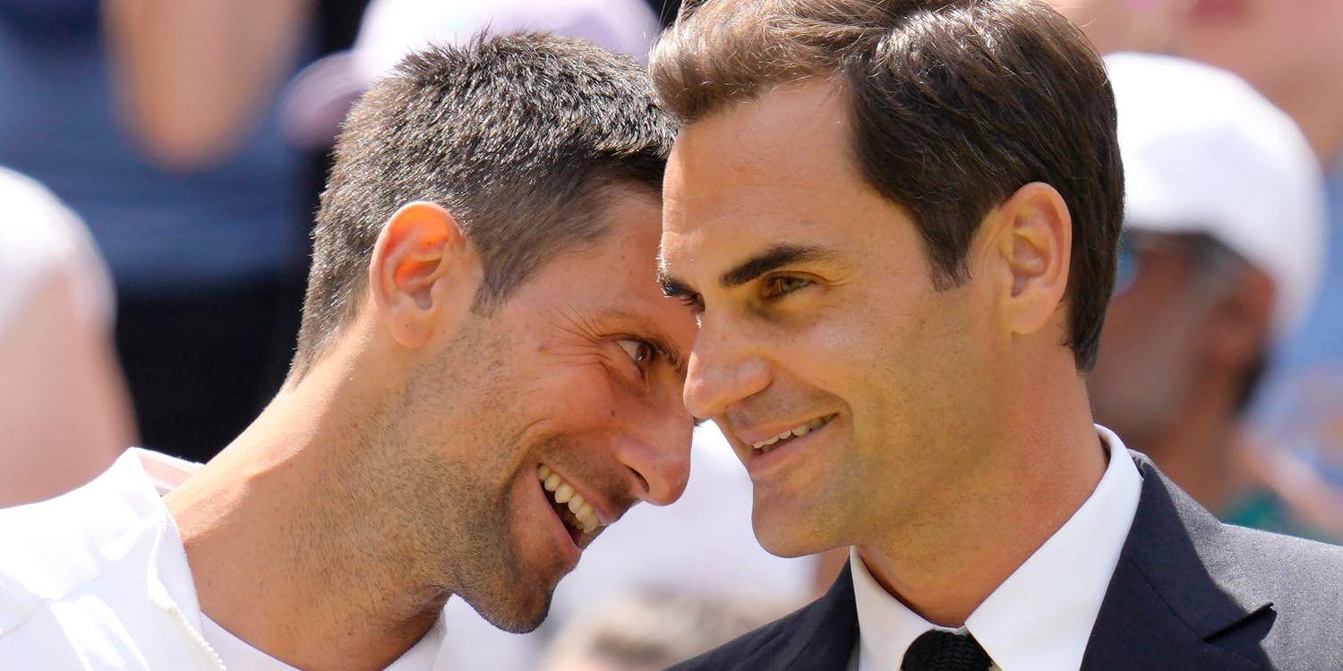 Novak Djokovic och Roger Federer i somras. Arkivbild.