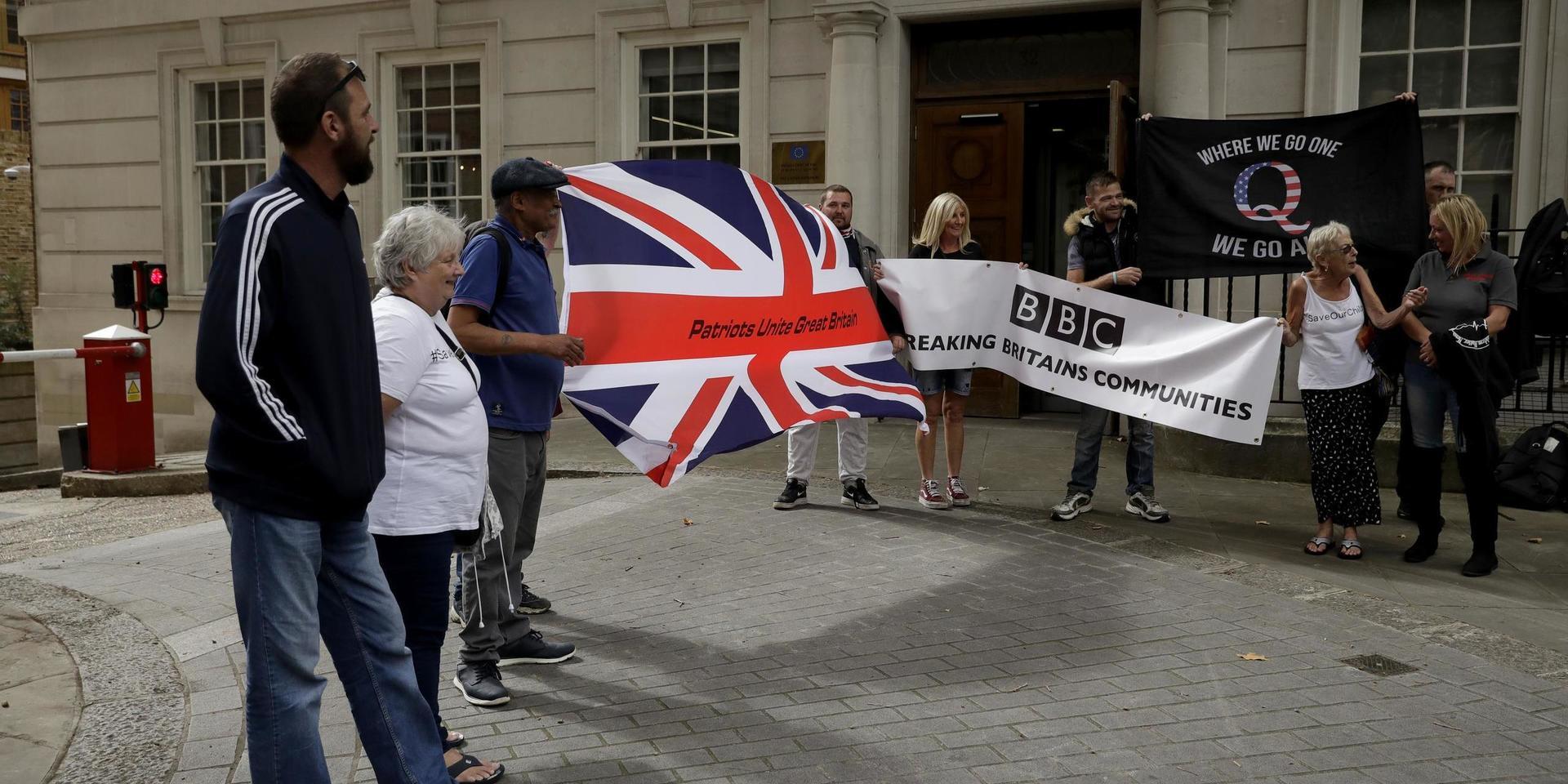 Brexitförespråkare utanför Europahuset i London i onsdags.