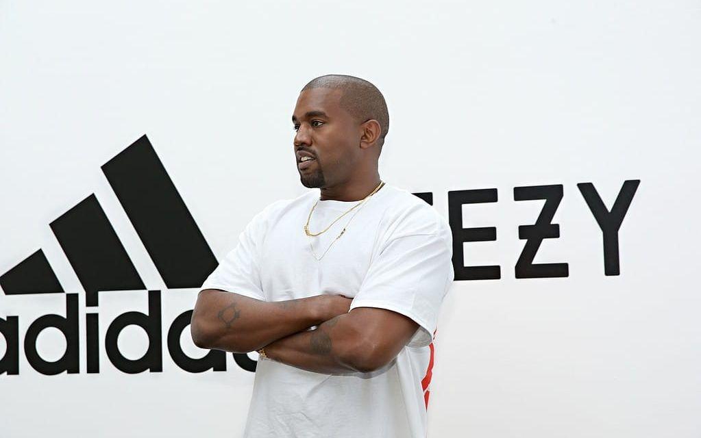 Kanye West har tidigare samarbetat med Adidas, men nu satsar de stort. Foto: TT.