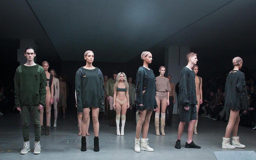 Modeller visar upp Kanye West´s kollektion på modeveckan i New York 2015. Foto: TT.