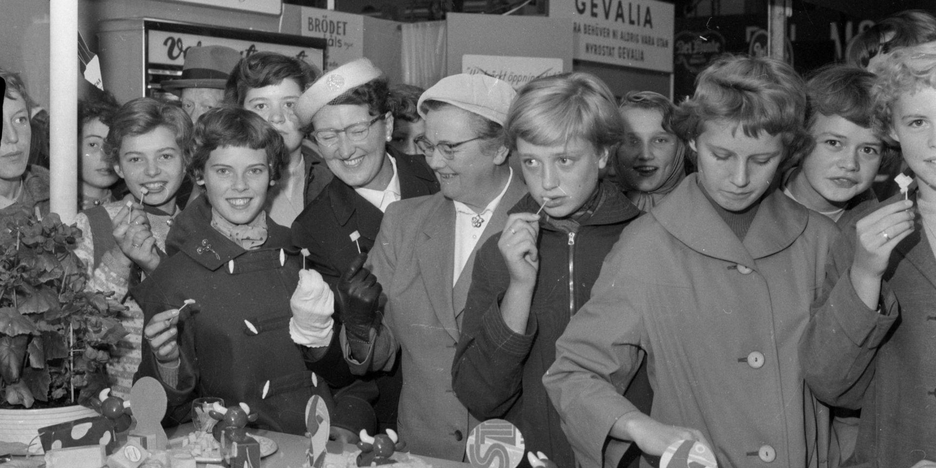Goda ostar lockade vid Dagens Hushåll i september 1956.