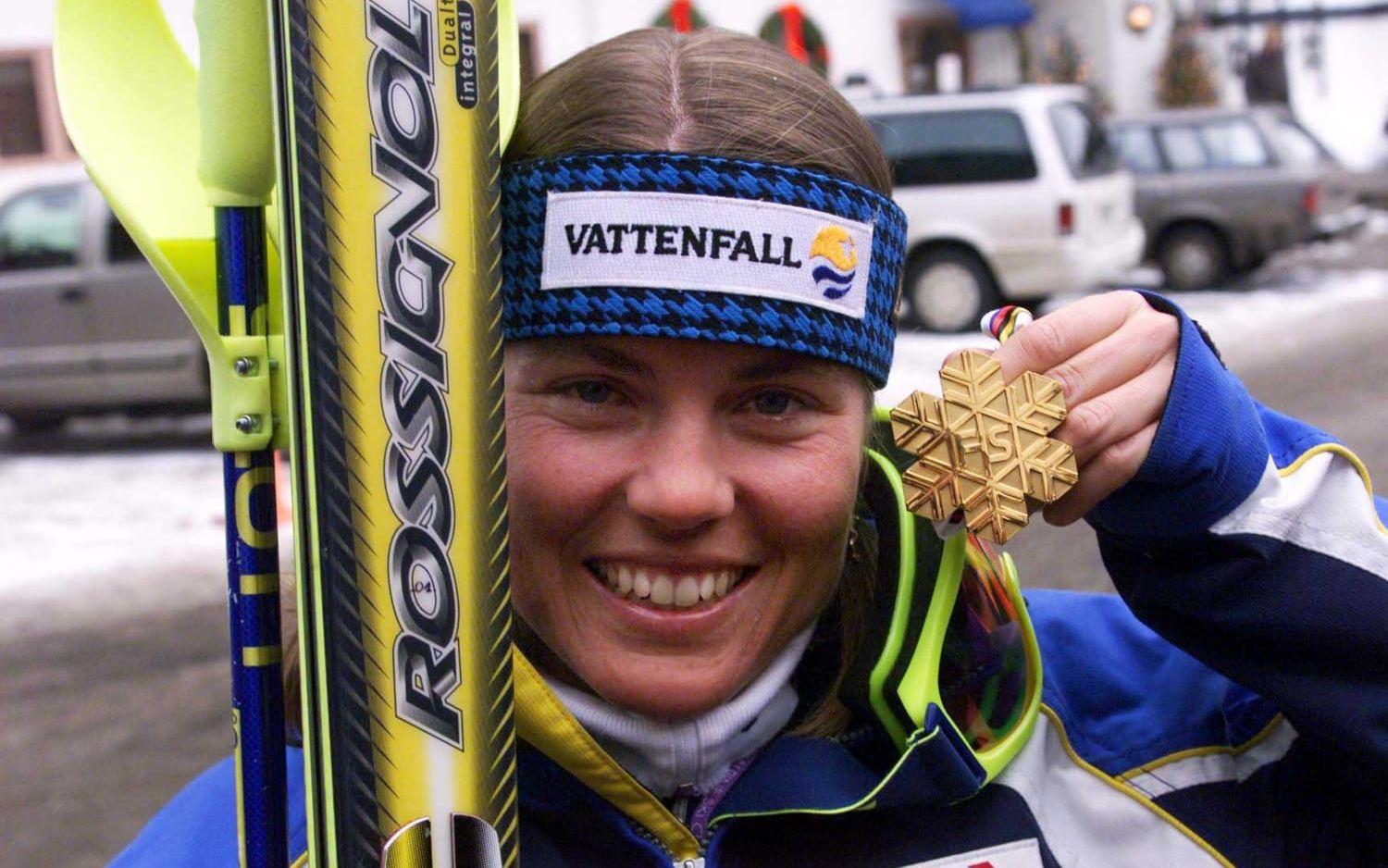 Hon vann fyra VM-guld under karriären, bland annat ett i kombination 1999 i Vail.