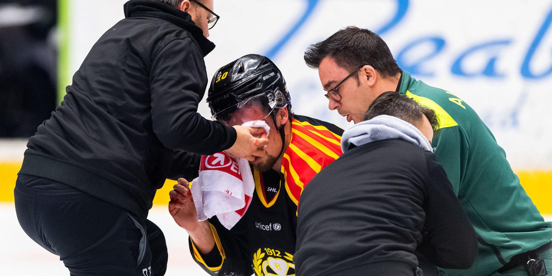 Brynäs Marcus Ersson fick en skridskoskena i ansiktet.