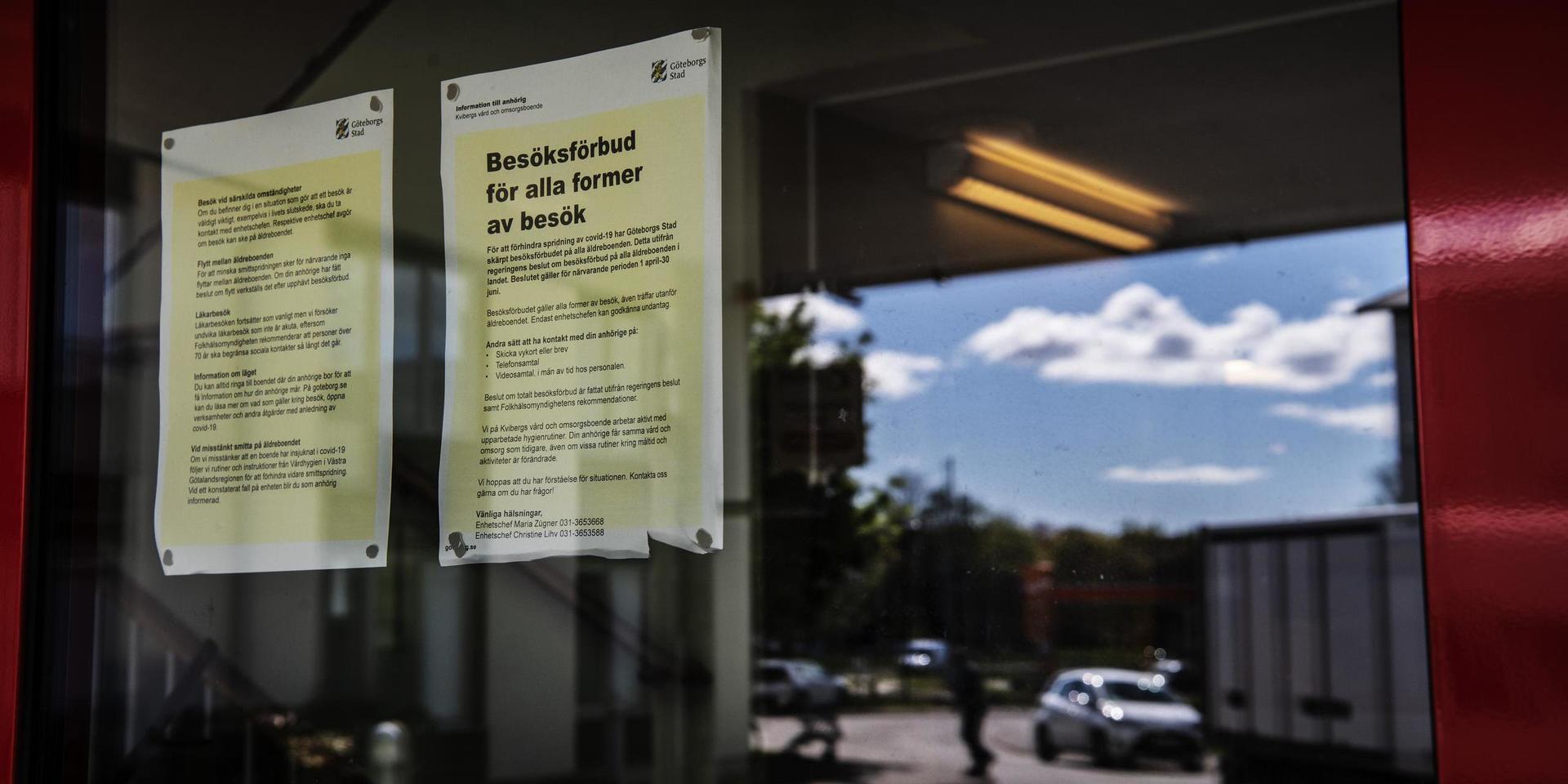 Mellan den 1 april och 1 oktober rådde nationellt besöksförbud på landets äldreboenden. Beslutet som Göteborgs stad nu har fattat är inte ett förbud, men kommunens uppmaning är samtidigt: ”Besök inte äldreboenden”.