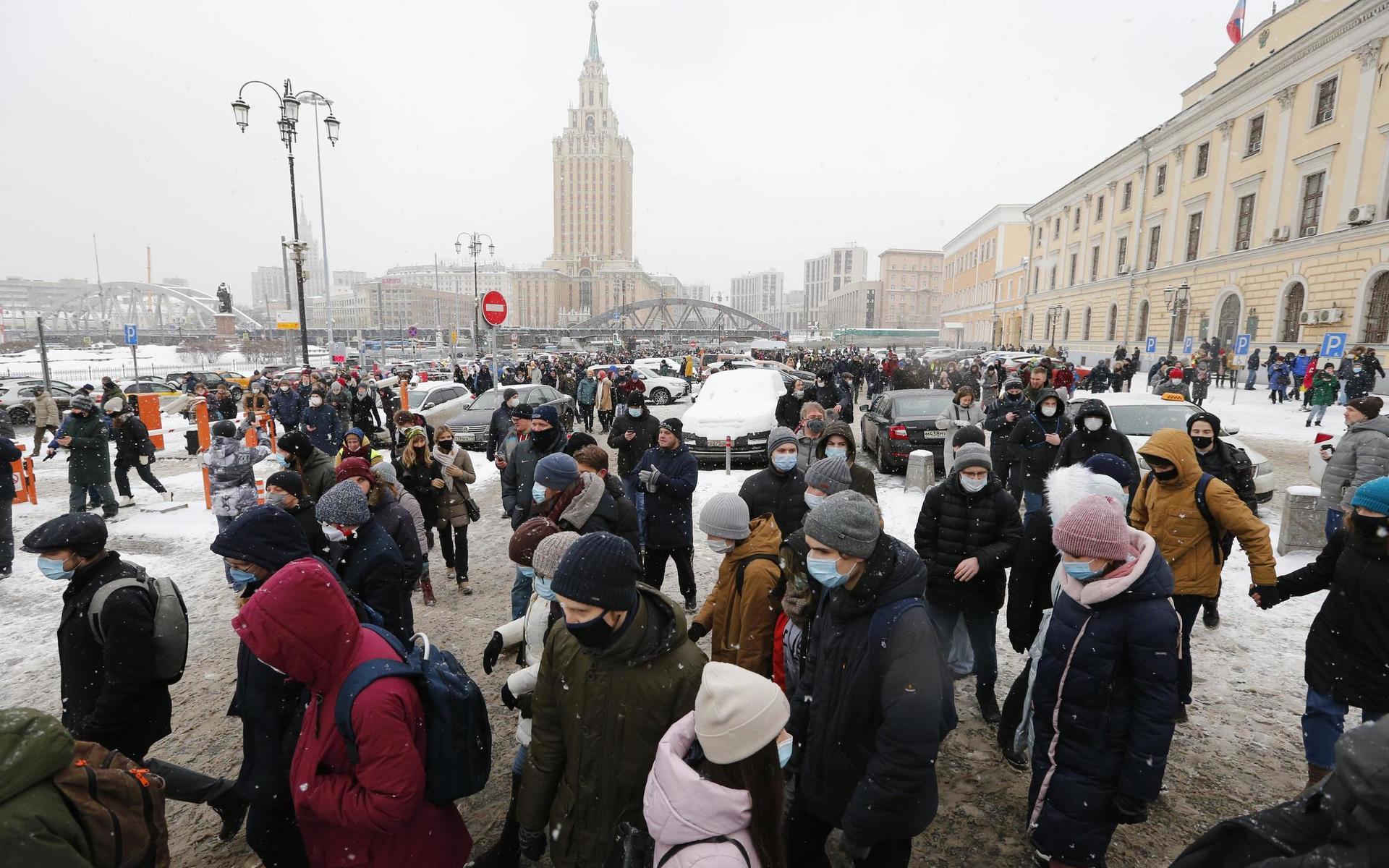 Här syns en folksamling i Moskva.