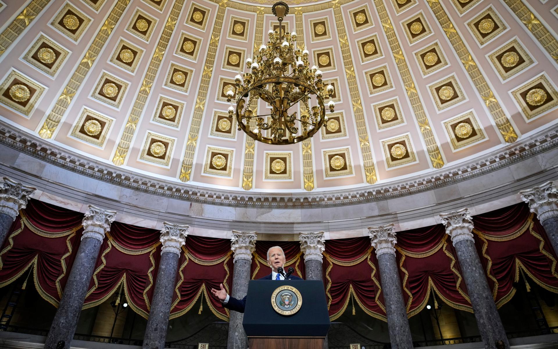 President Joe Biden höll sitt tal på ”brottsplatsen” – skulpturhallen i Kapitolium.