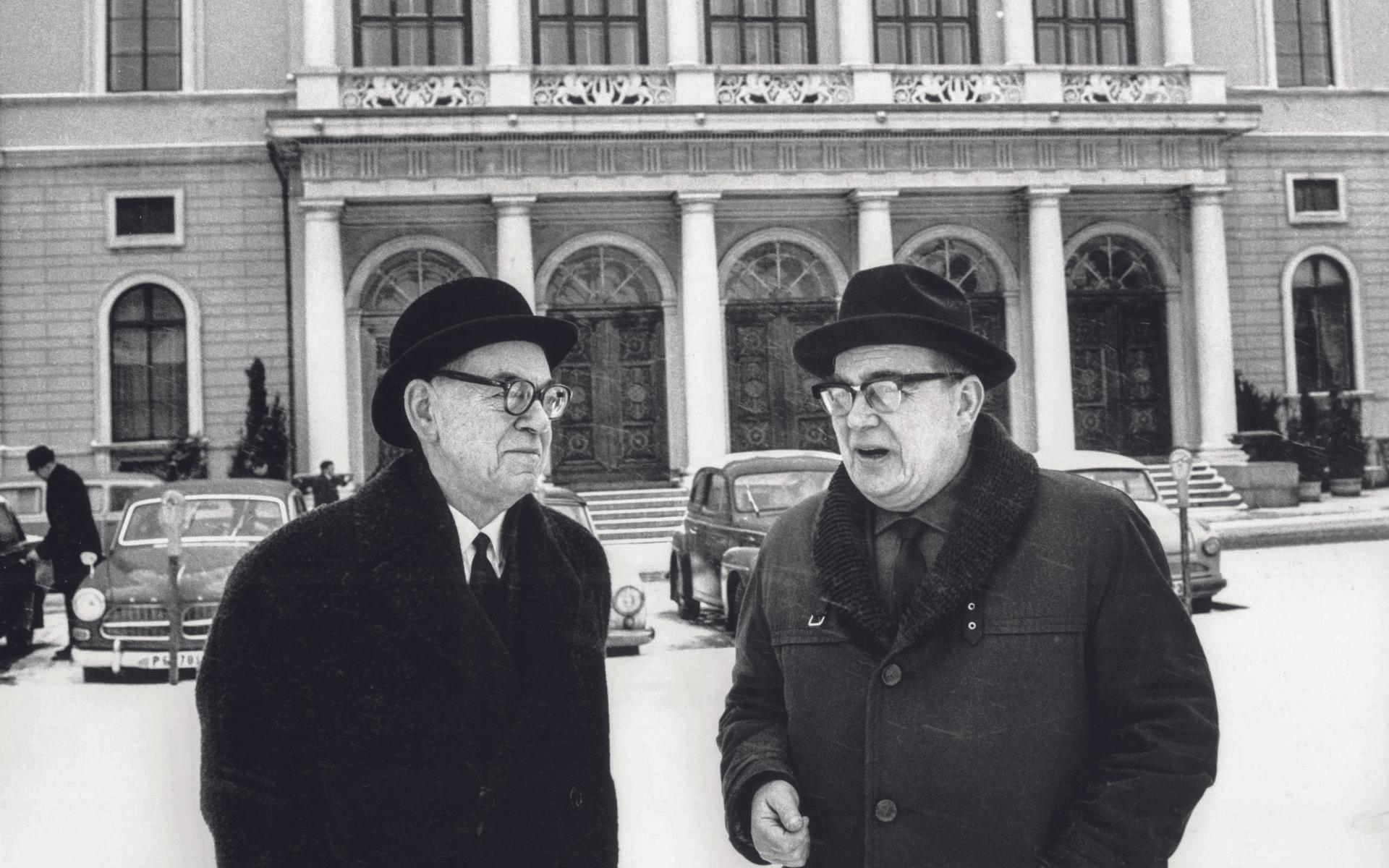 Den ene var folkpartist och chefredaktör – den andre var socialdemokrat och Göteborgs starke man. Vänskapen mellan Harry Hjörne och Torsten Henrikson utmanade både ideologiska och yrkesrollsbetingade gränser. Bilden är tagen cirka 1963.