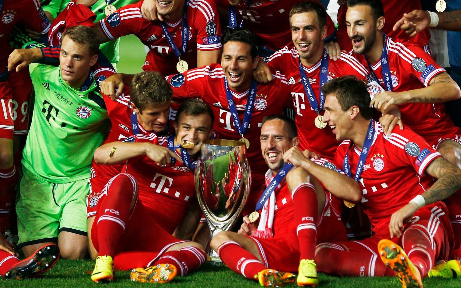 Bayern München har vunnit fyra raka Bundesliga-titlar. Mycket tack vare taktiken: förstärk laget och försvaga en konkurrent – på samma gång. Foto: Bildbyrån
