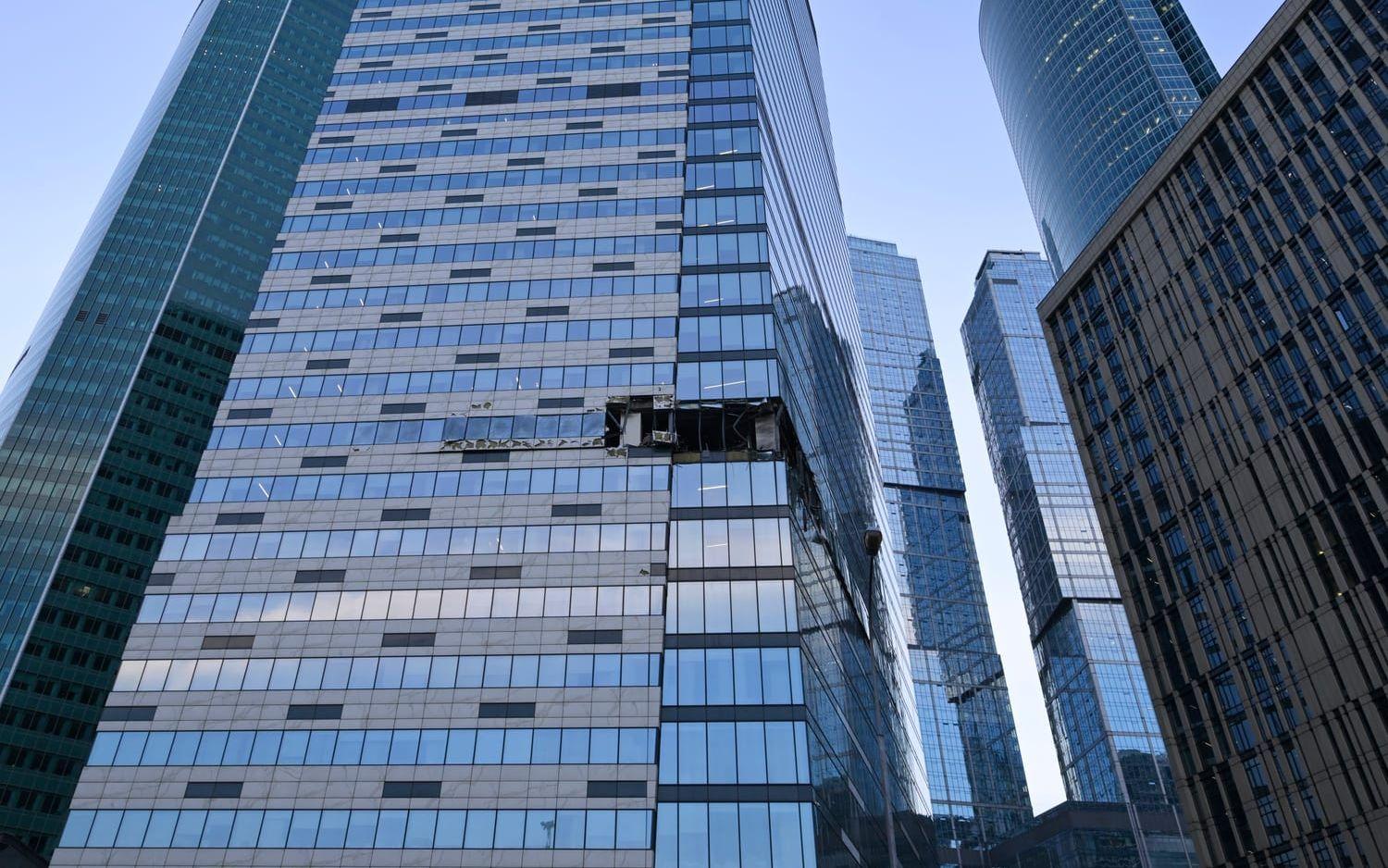 Den skadade skyskrapan i Moskva där även departement uppges ha funnits.