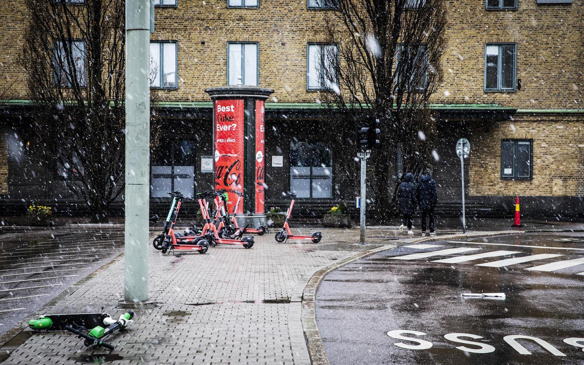 Snöblandat regn har dragit in över Göteborg, men redan i morgon kan det bli en solglimt.