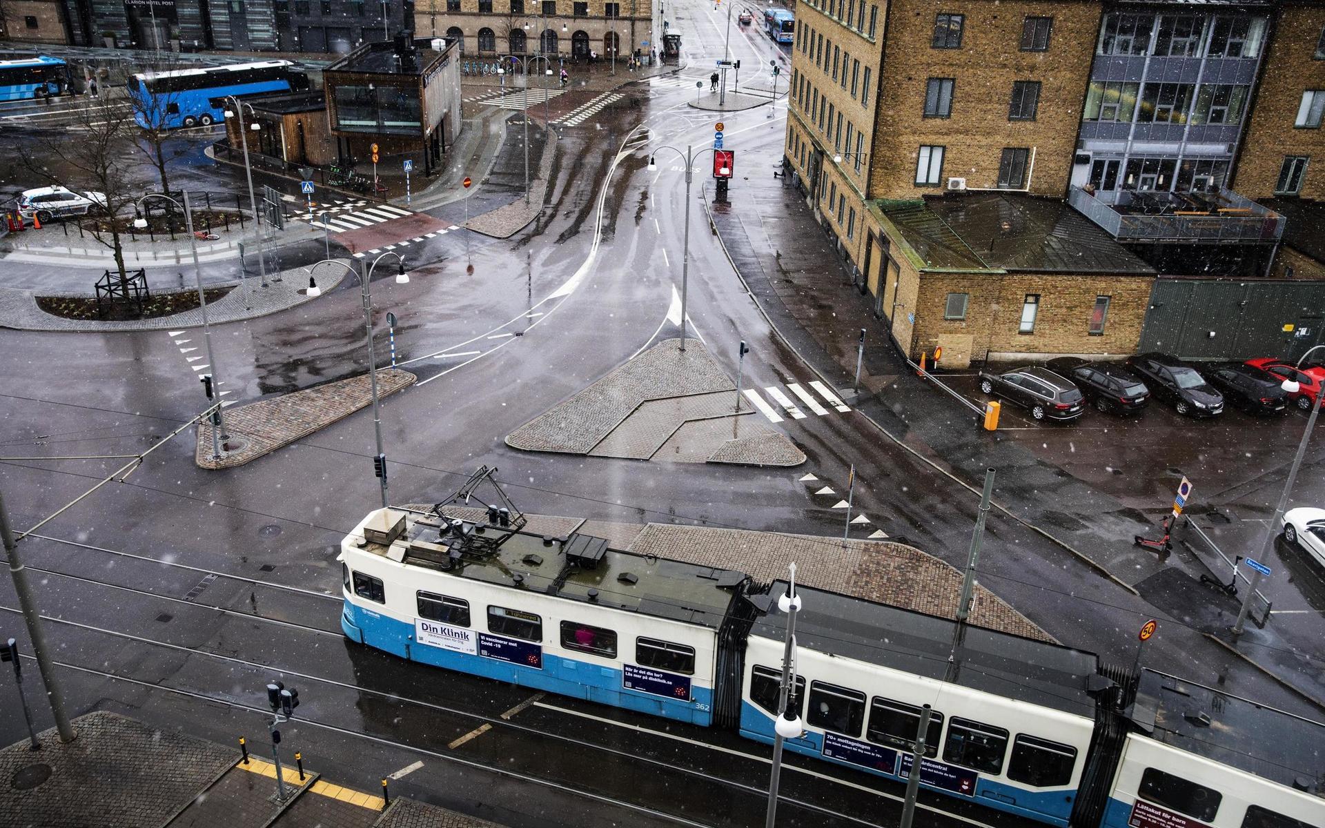 Snöblandat regn har dragit in över Göteborg.