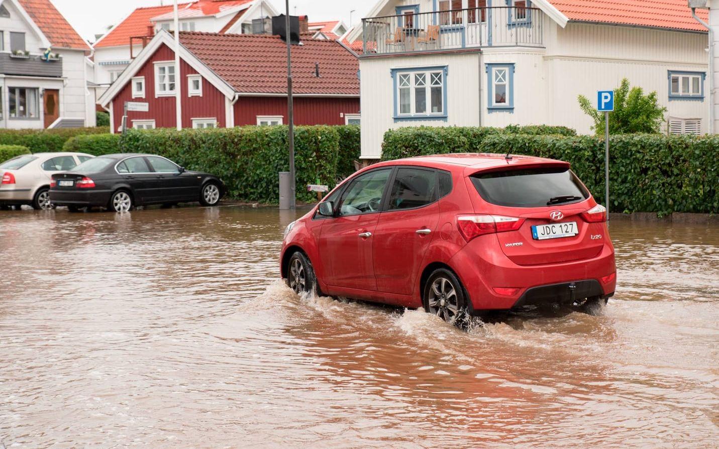 Vattendränkta bilar på Malmön. Bild: Roger Lärk