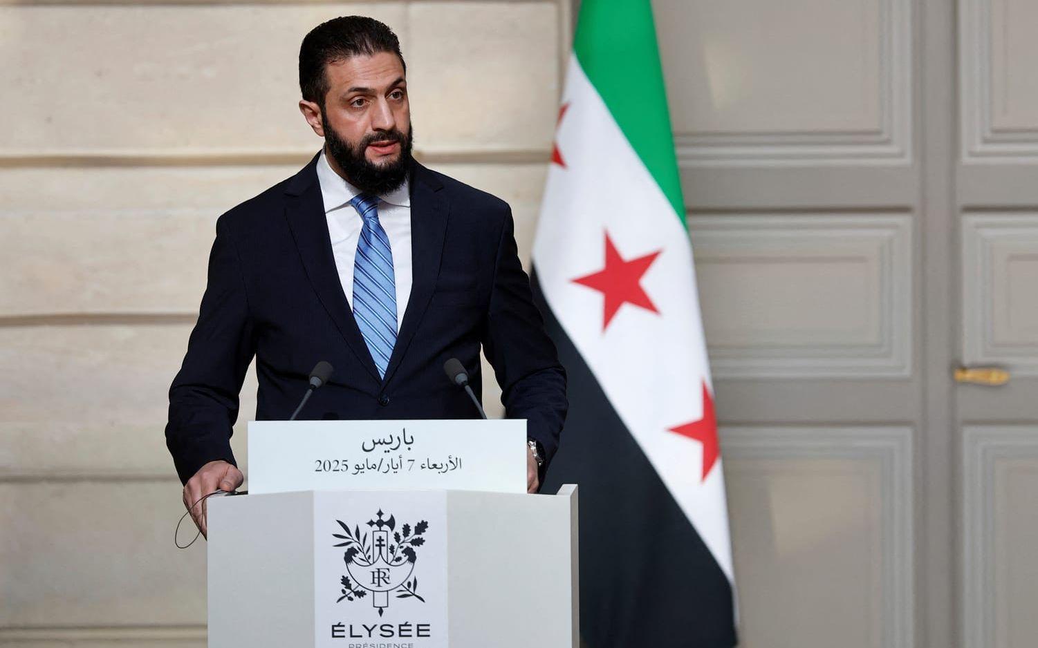 Syriens tillförordnade president Ahmad al-Sharaa på besök i Paris i början av maj. Arkivbild.