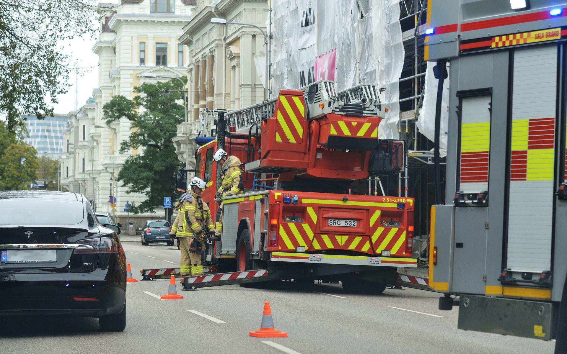 En insats pågick vid en byggnadsställning på Parkgatan i centrala Göteborg under söndagseftermiddagen.
