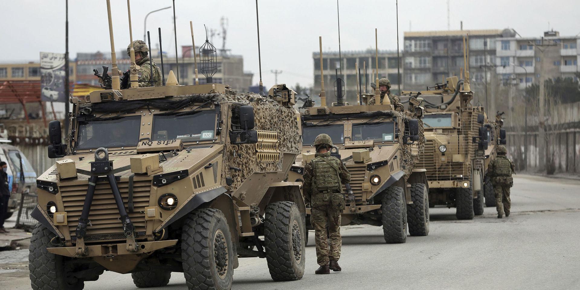 Nato-styrkor anländer till platsen där attacken skedde i centrala Kabul på onsdagen. 