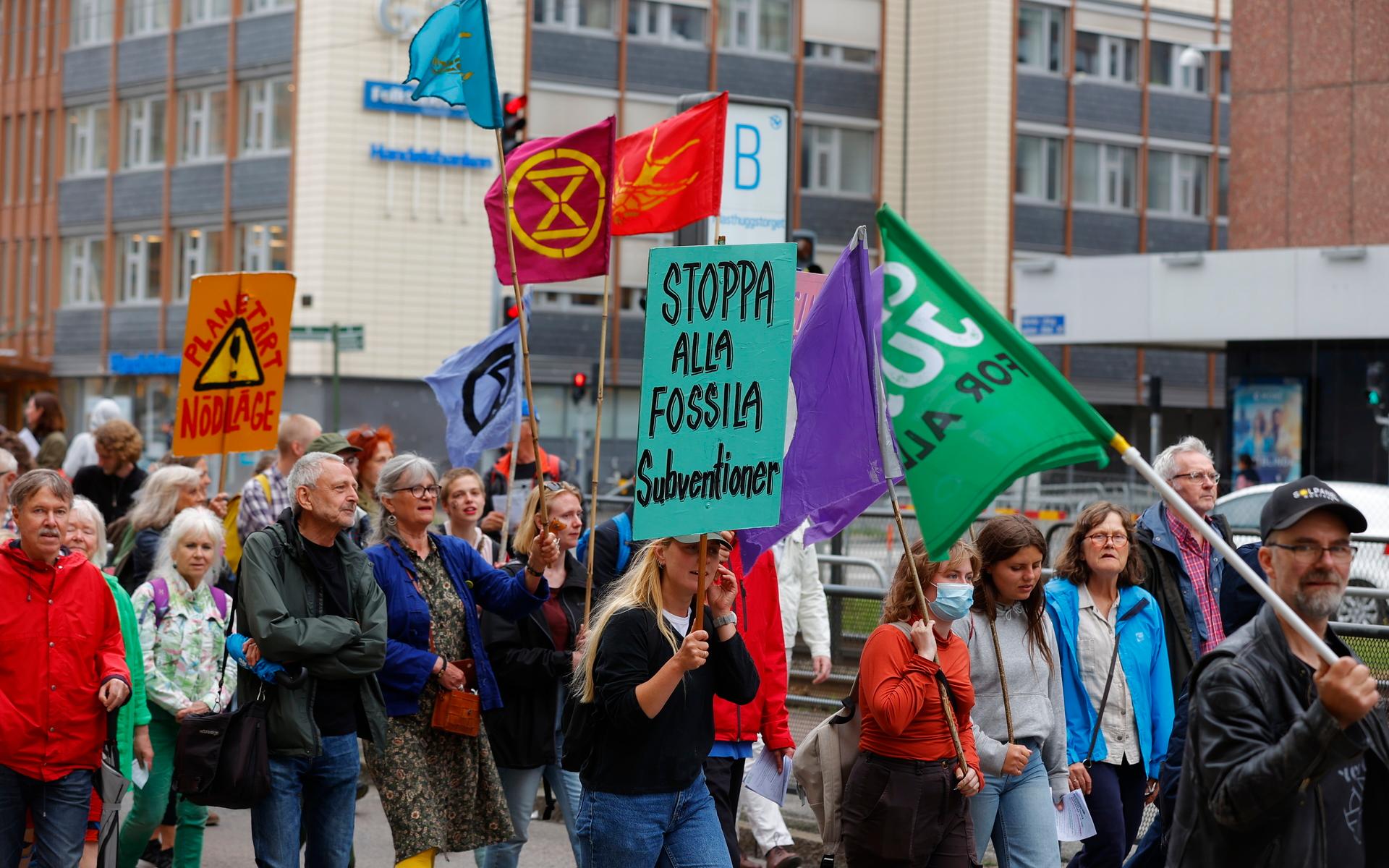 I folkhavet syntes banderoller och plakat med text som ”Vi har bara en planet” och ”Rädda klimatet – nu!”