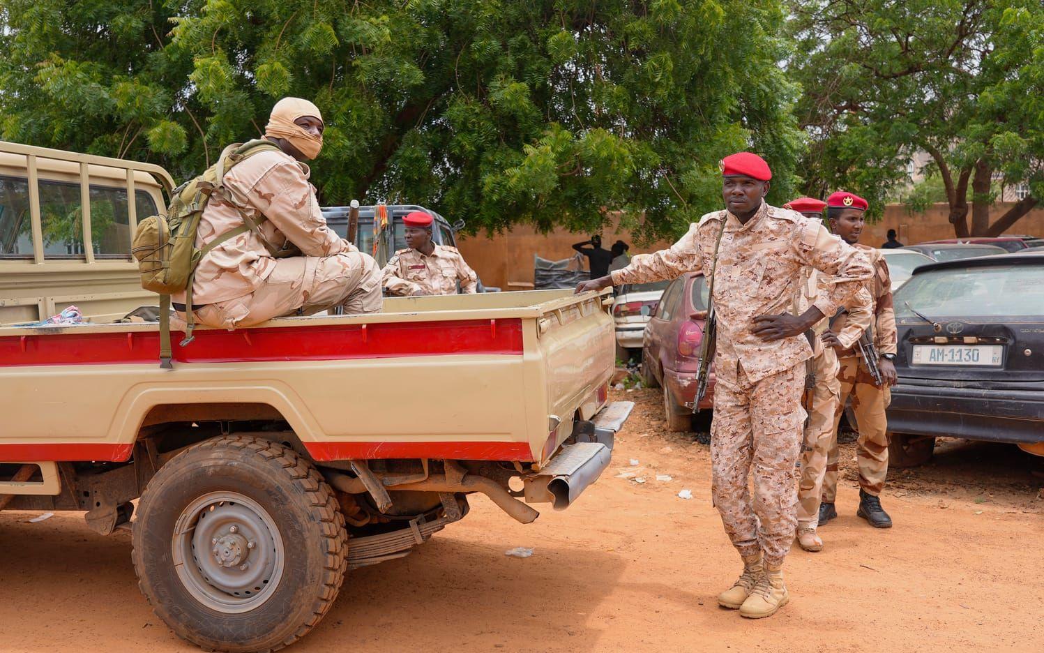 Nigers nationalgarde patrullerar gatorna i huvudstaden Niamey. Arkivbild.