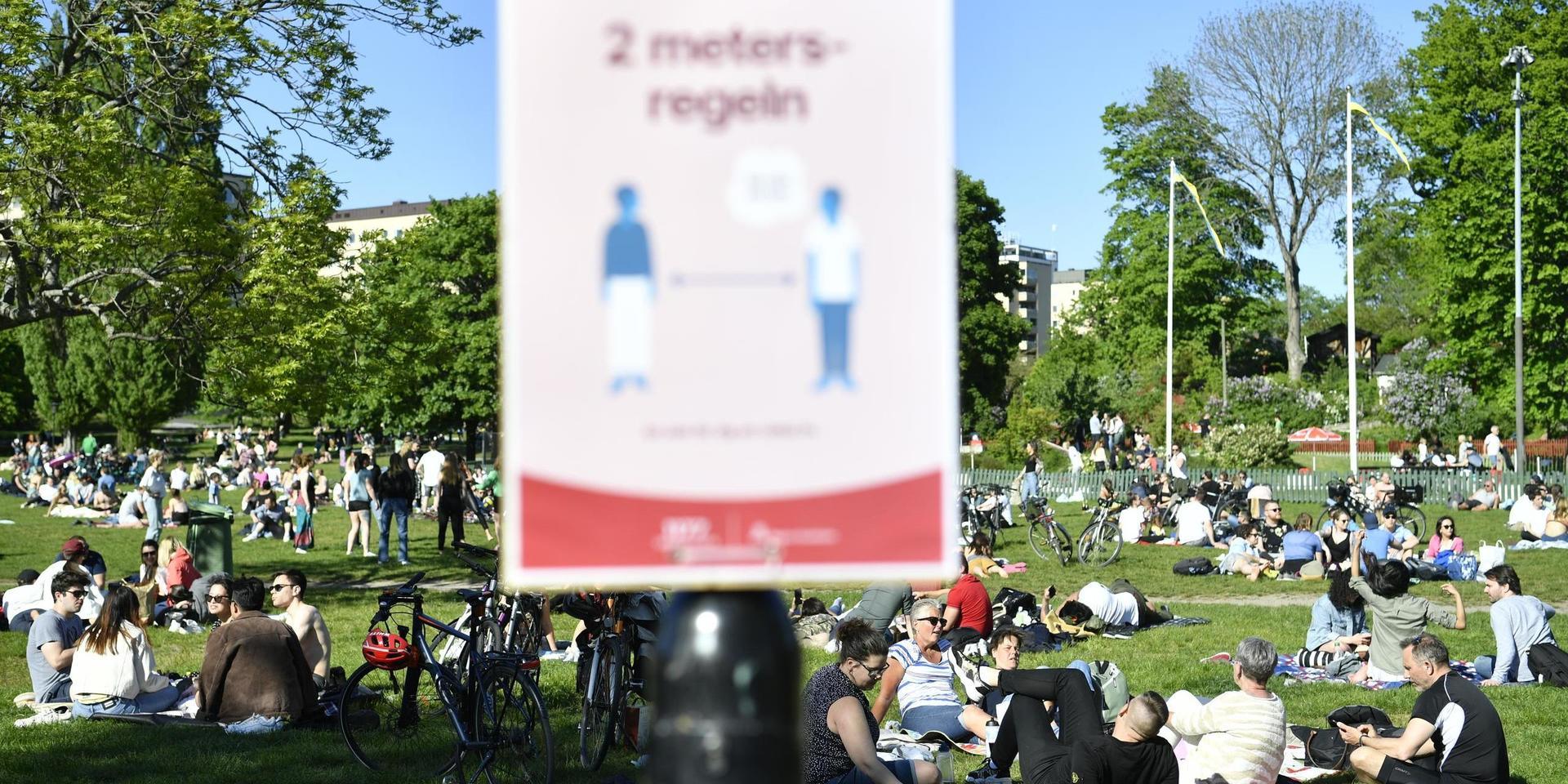 Stockholmare njöt av vårvärmen i maj 2020 – med eller utan social distansering.